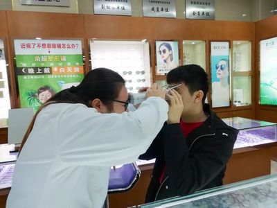 新学期,近视孩子应不应该坐前排C位?