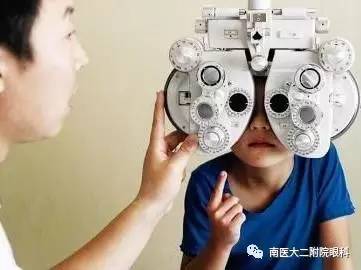 戴眼镜是否会造成眼睛变形?