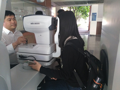 满天星验光配镜智能一体机正式落户华南理工大学，开启校园智能配镜新体验