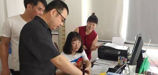 眼镜店验光配镜精准吗？放心配镜有我们